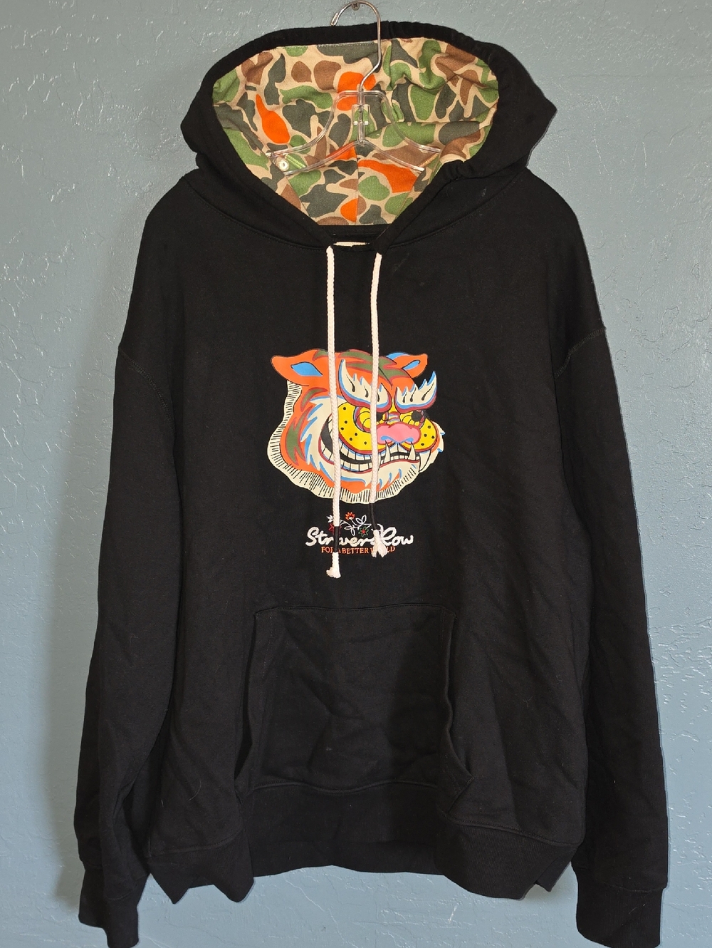 Streetwear Black Hoodie with Colorful Tiger Graphic and Camouflage Hood Lining